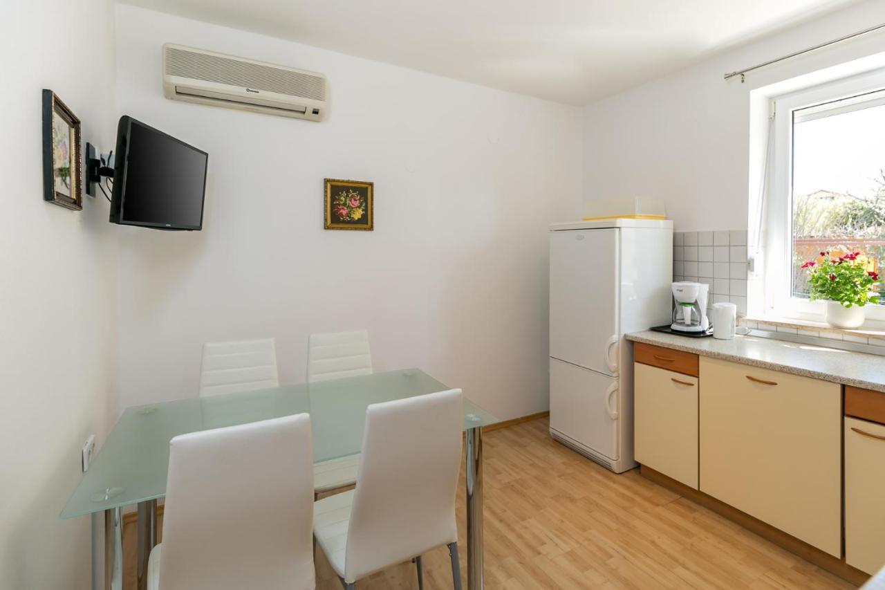 Haus Eva Apartment Novigrad  Bagian luar foto