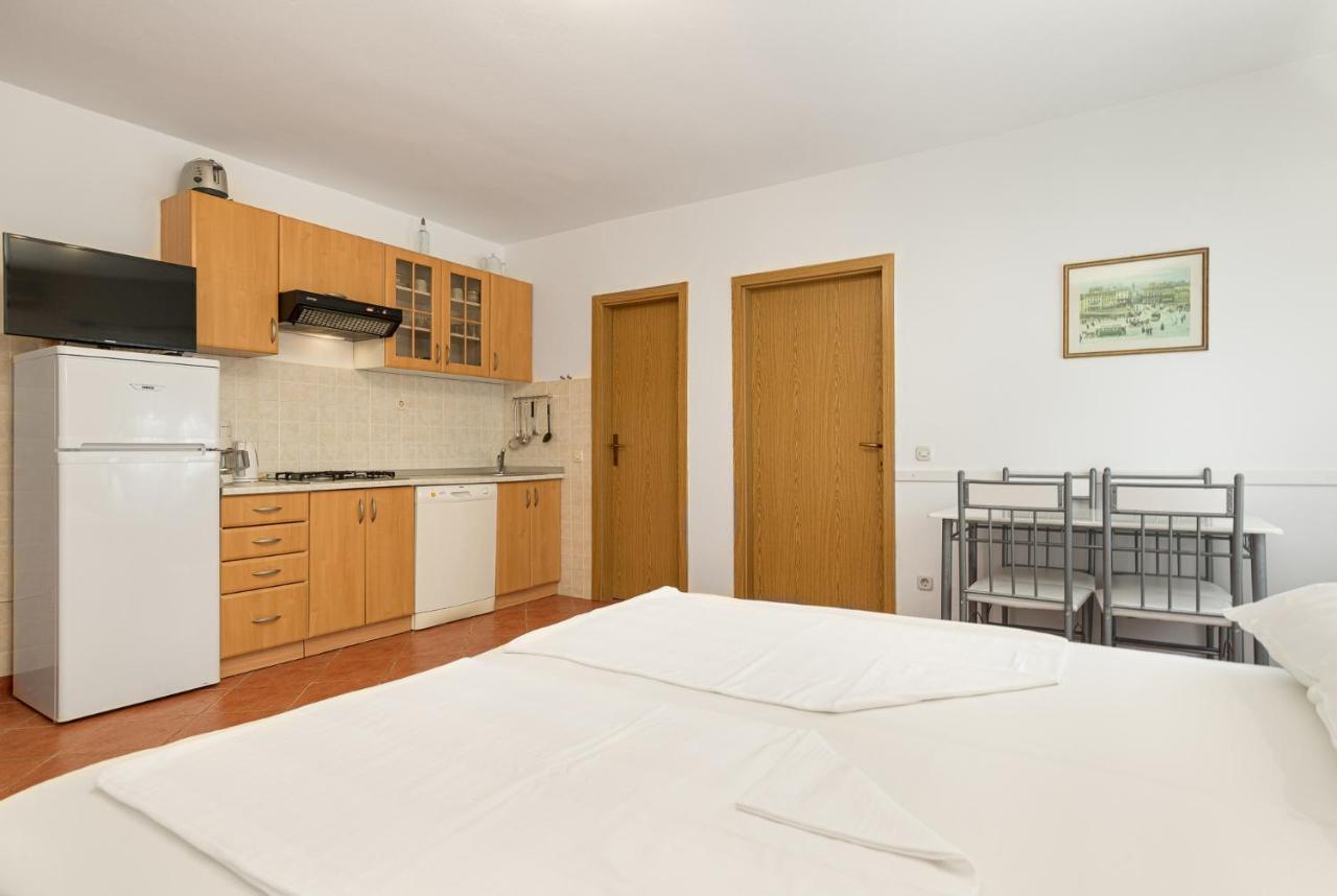 Haus Eva Apartment Novigrad  Bagian luar foto